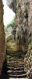 l'escalier aux 130 marches, entre falaise et rempart